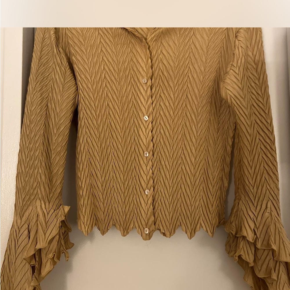Textured Button-Up Shirt - Picture 2 of 5